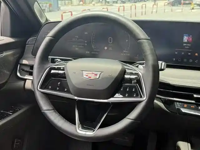 Cadillac CT6 — фото 23