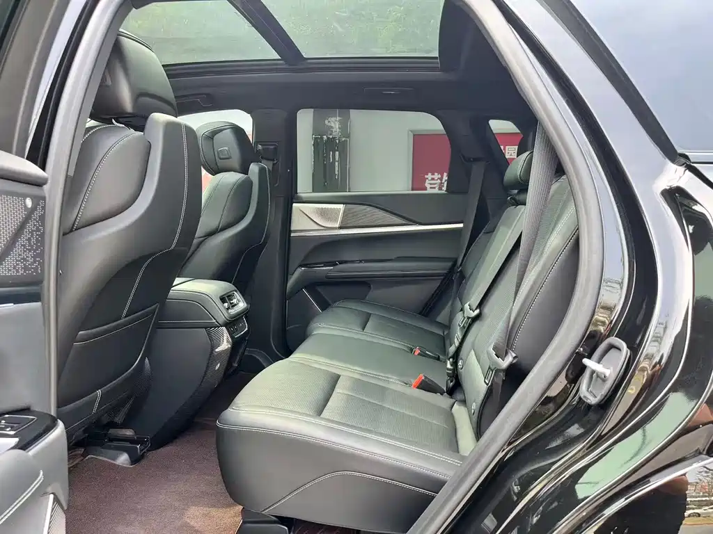 Cadillac XT5 — фото 14