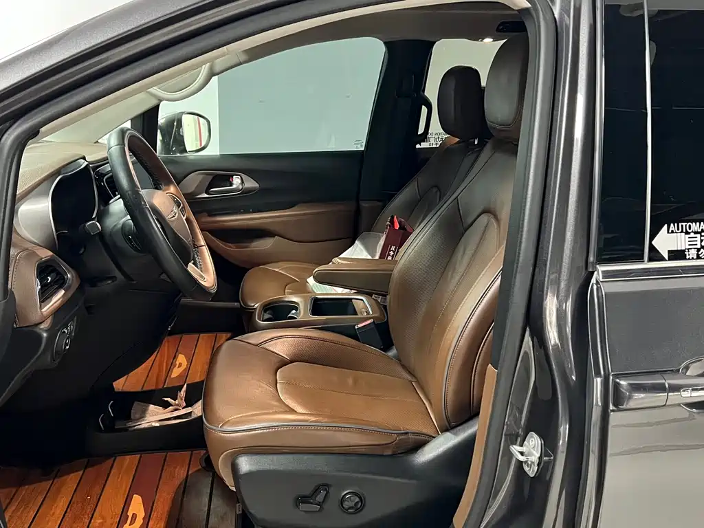 Chrysler Grand Voyager (Import) — фото 13