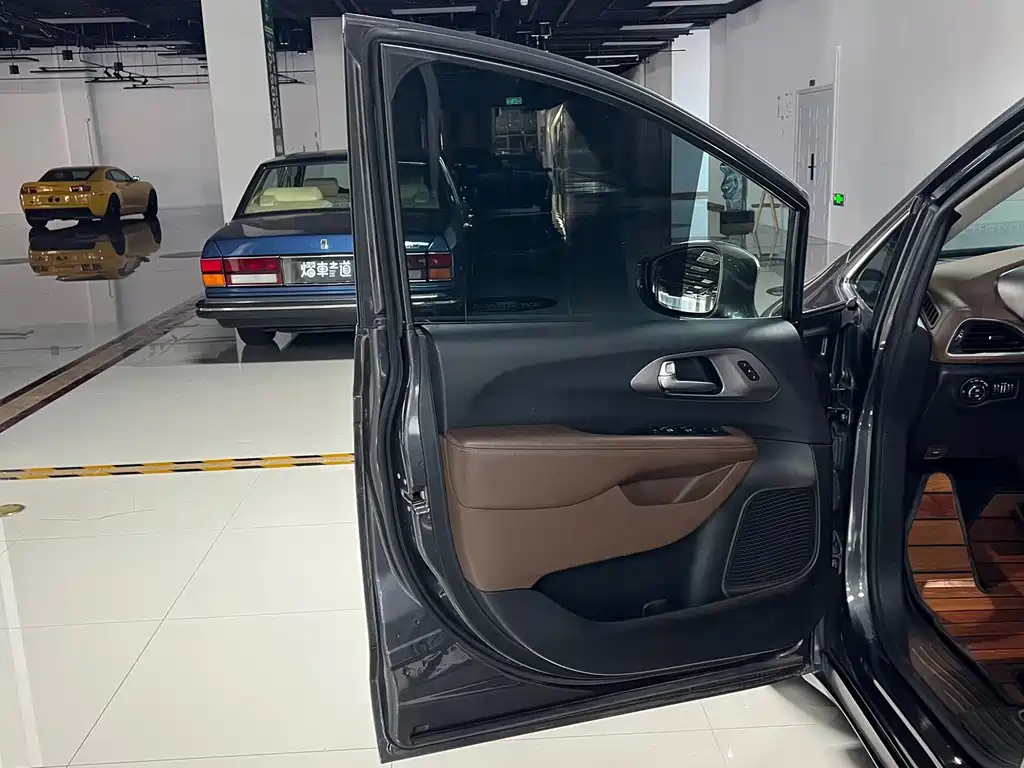 Chrysler Grand Voyager (Import) — фото 15