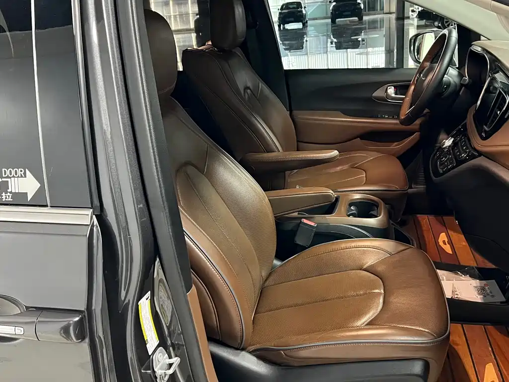 Chrysler Grand Voyager (Import) — фото 17