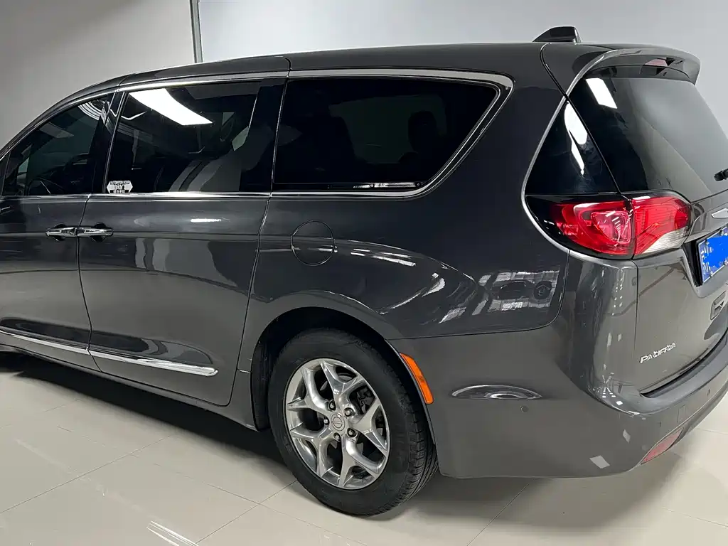 Chrysler Grand Voyager (Import) — фото 3
