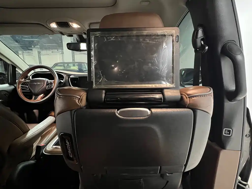 Chrysler Grand Voyager (Import) — фото 24