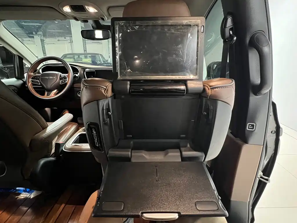Chrysler Grand Voyager (Import) — фото 25