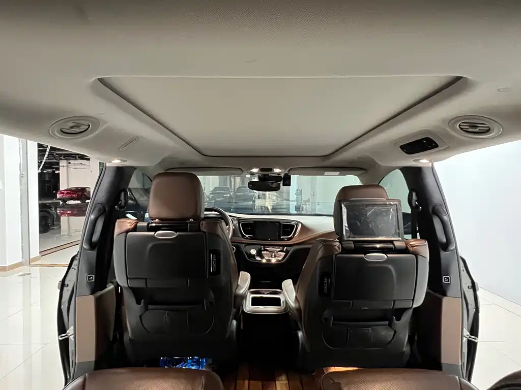 Chrysler Grand Voyager (Import) — фото 26