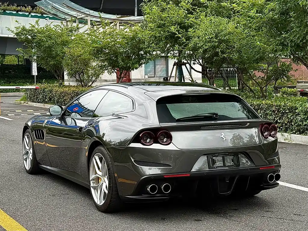 Ferrari GTC4Lusso — фото 4