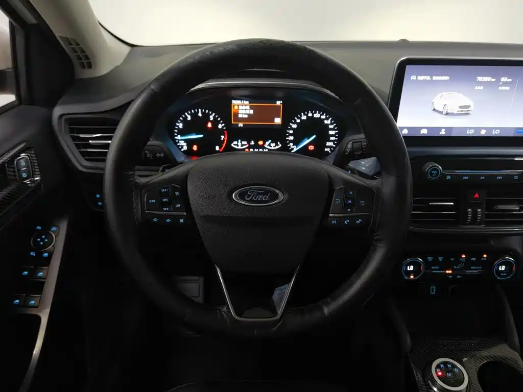 Ford Focus Active — фото 11