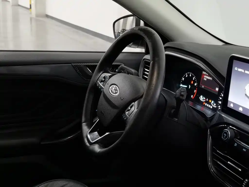 Ford Focus Active — фото 22