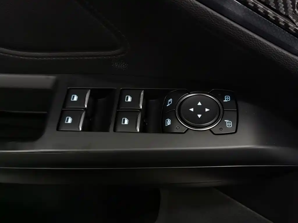 Ford Focus Active — фото 9