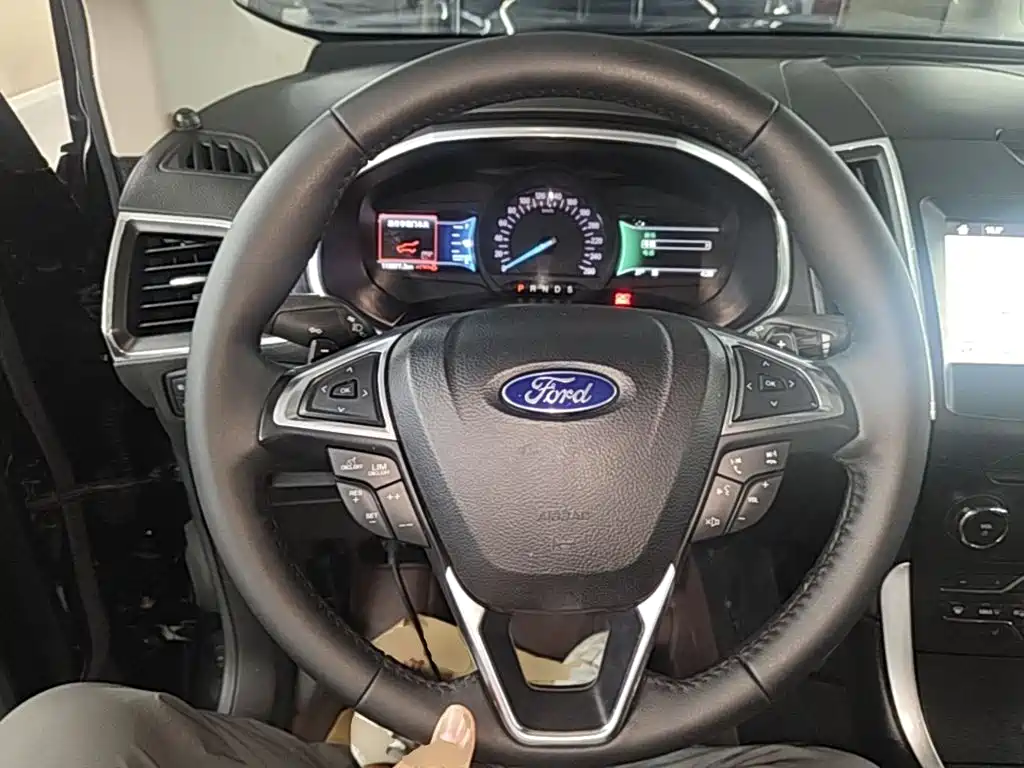 Ford Edge — фото 11
