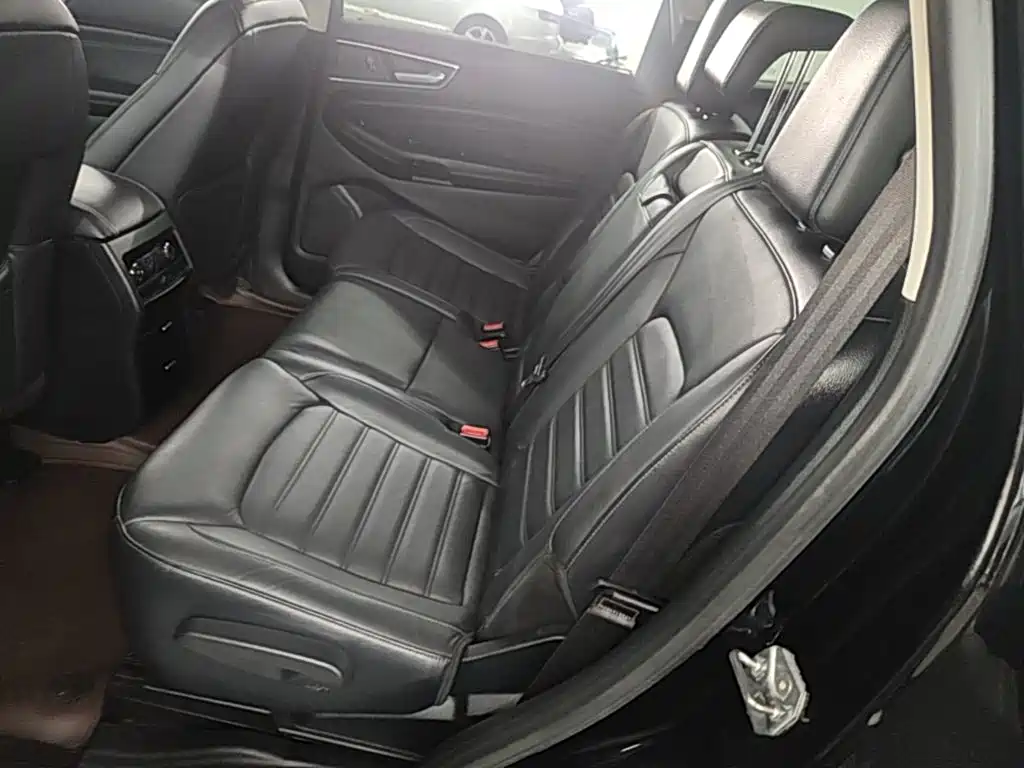 Ford Edge — фото 17