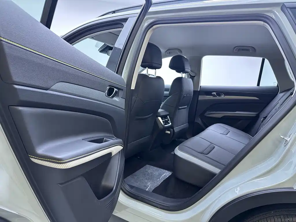 Ford Equator Sport — фото 10
