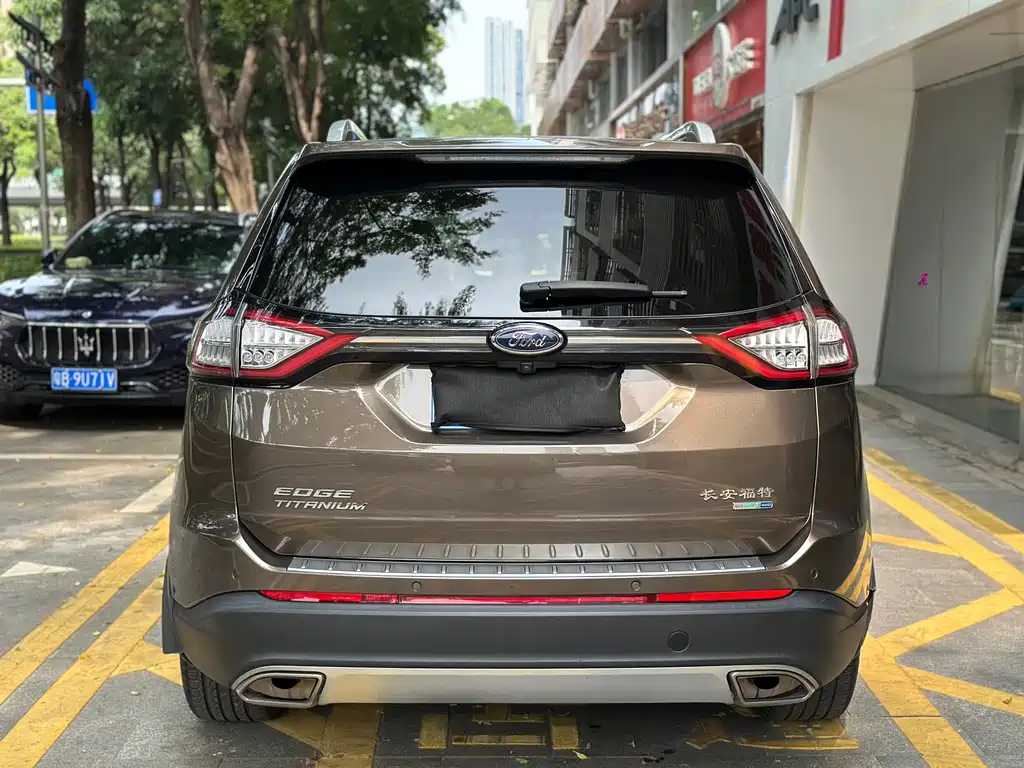 Ford Edge — фото 9