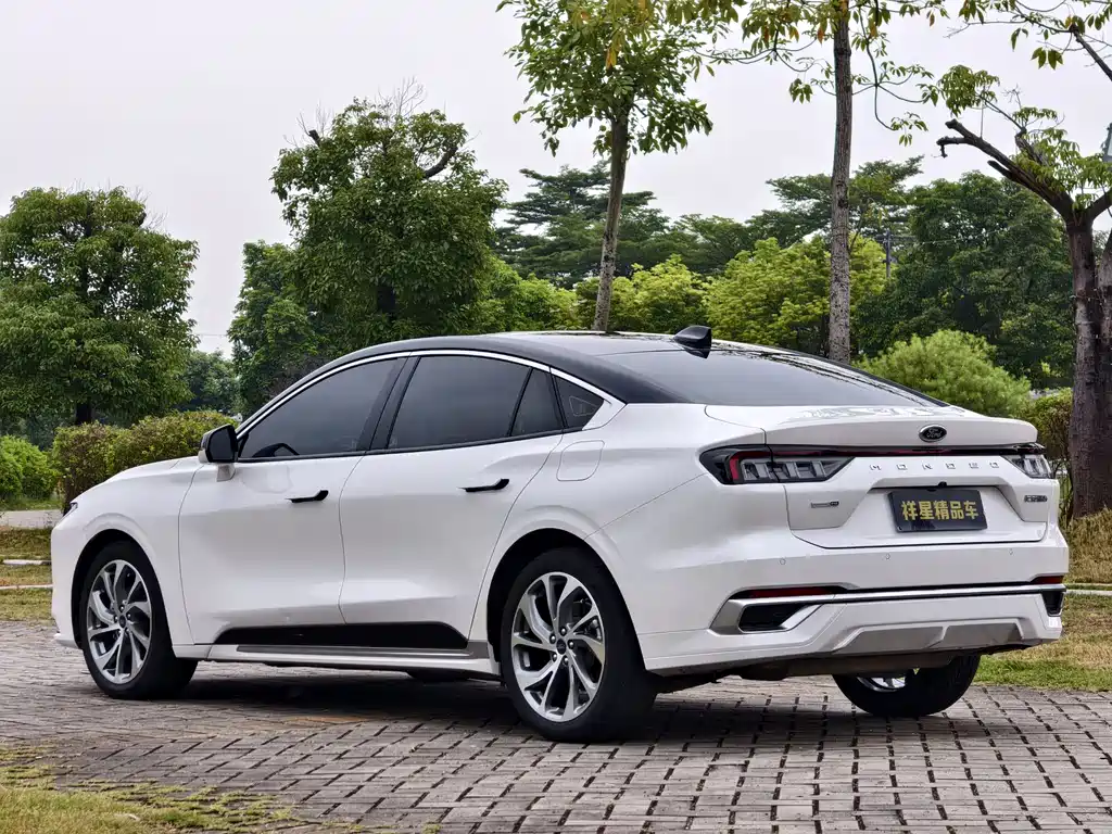 Ford Mondeo — фото 11