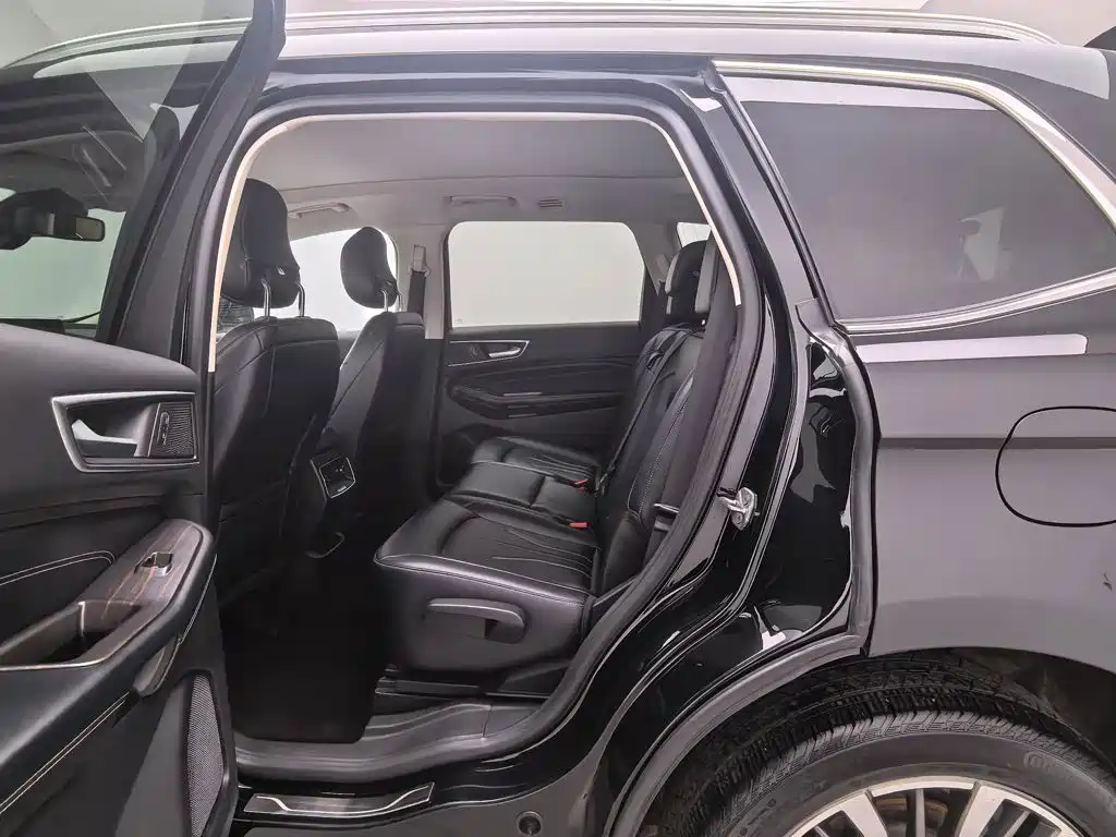 Ford Edge — фото 15