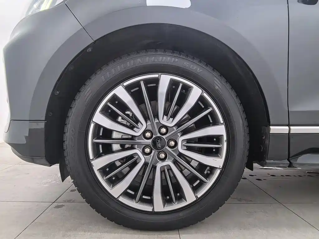 Ford Edge — фото 17