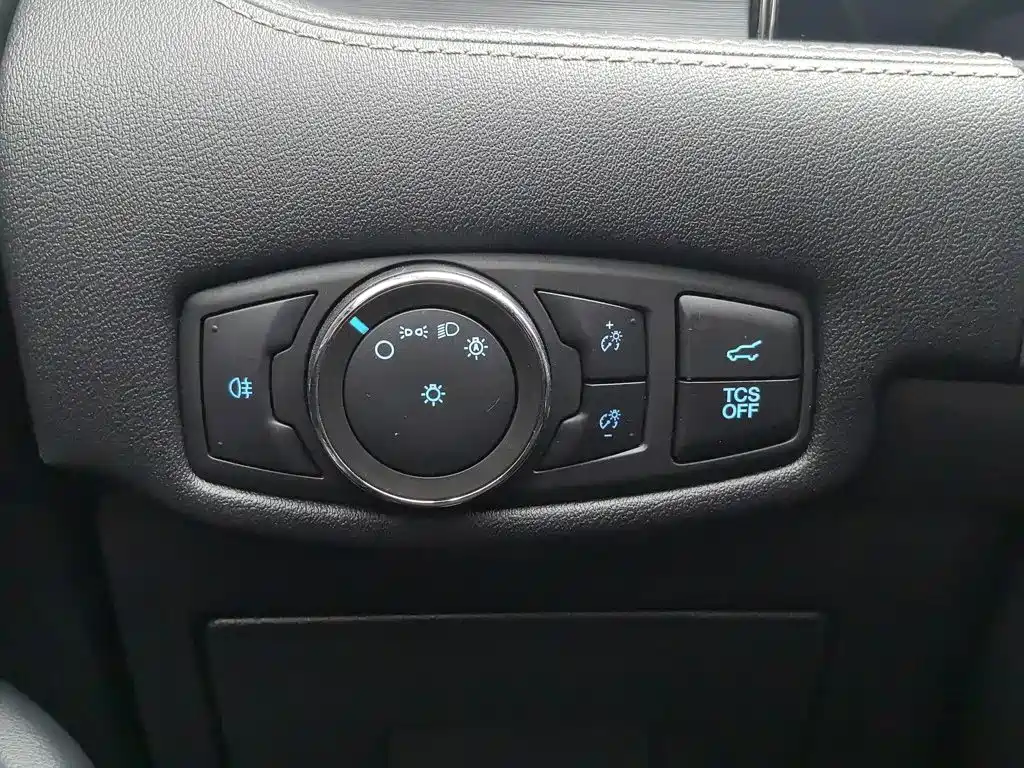 Ford Edge — фото 21