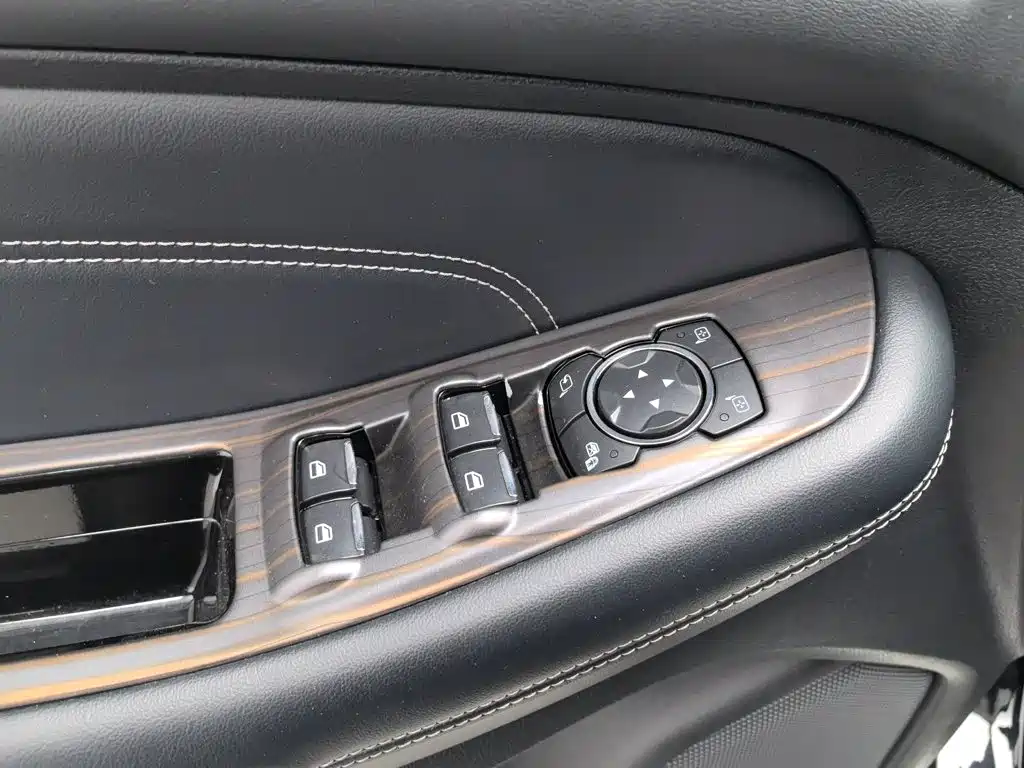 Ford Edge — фото 9