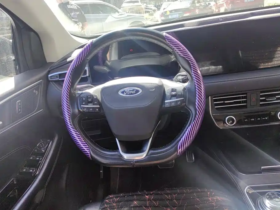 Ford Edge — фото 15
