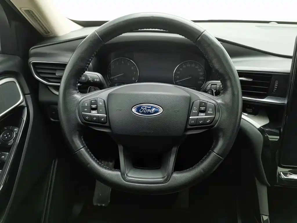 Ford Explorer — фото 11