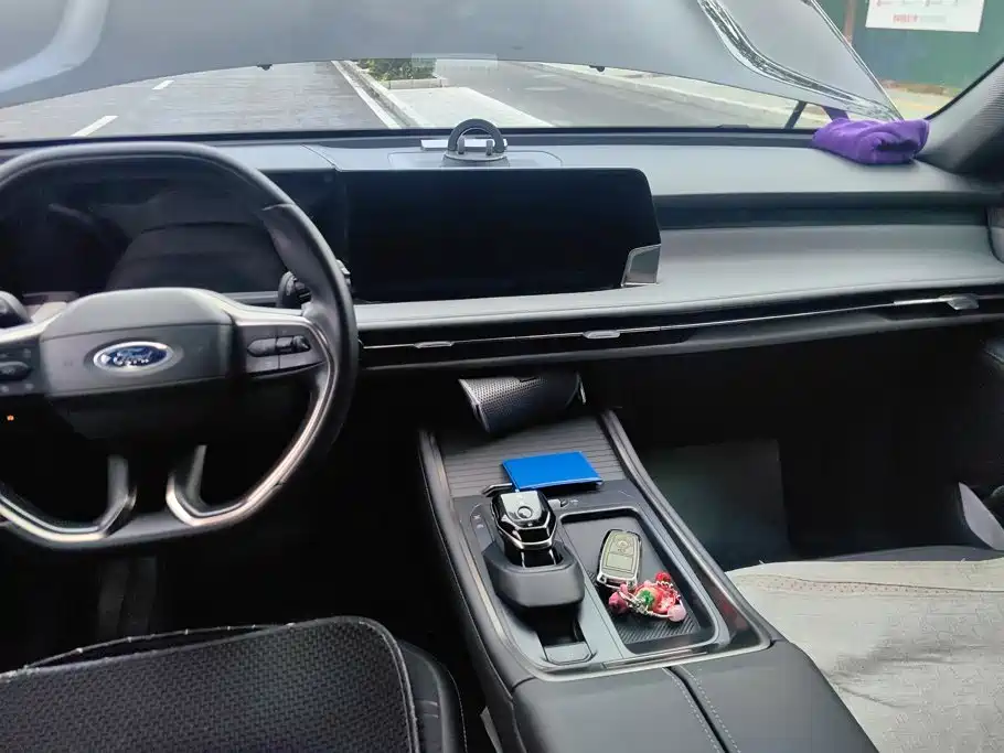 Ford Edge — фото 13
