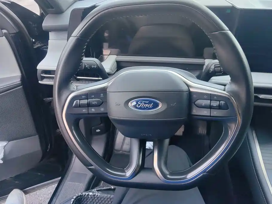 Ford Edge — фото 15