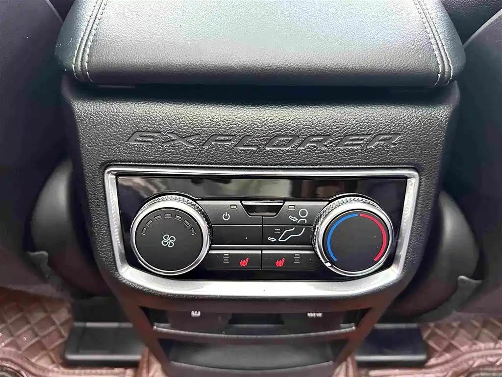 Ford Explorer — фото 26