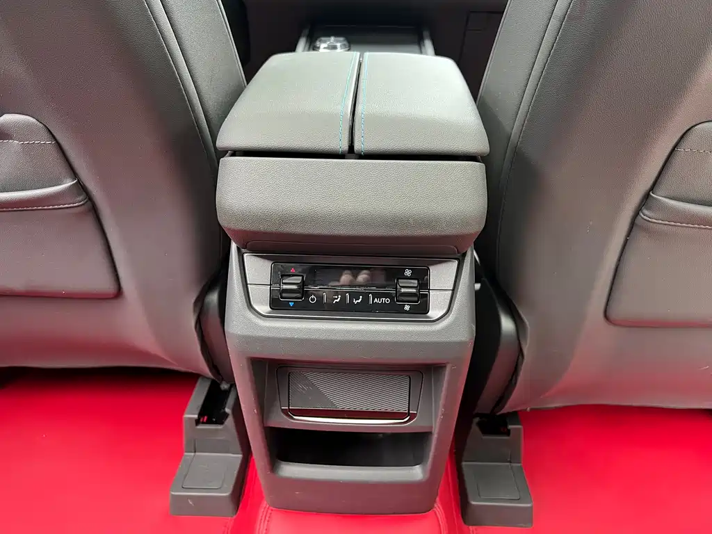 Ford Edge — фото 19