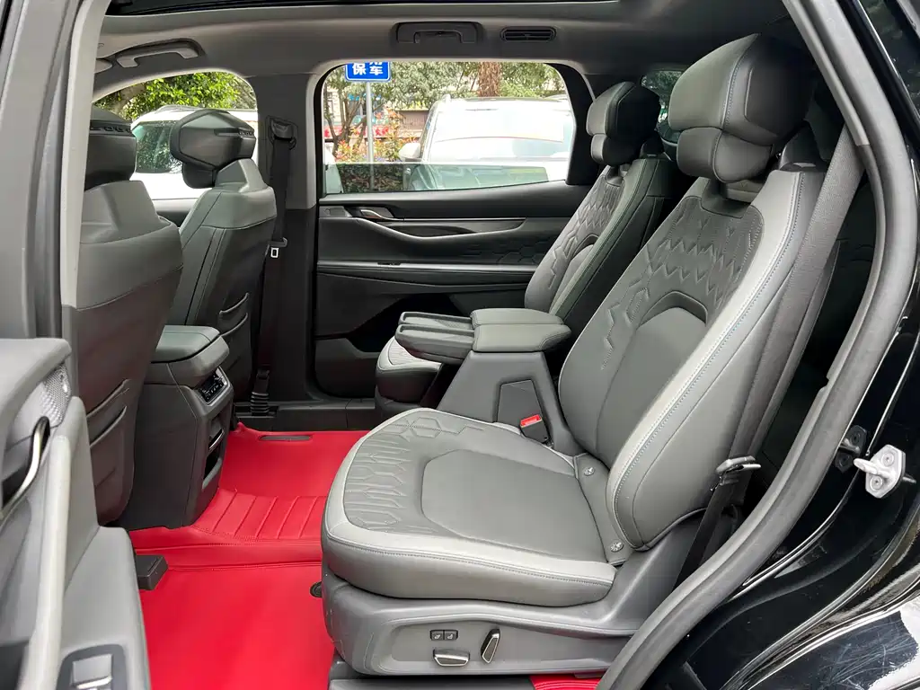 Ford Edge — фото 10