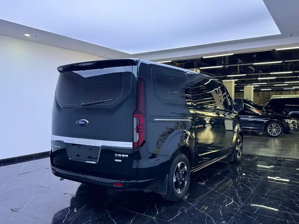 Ford Tourneo — фото 19