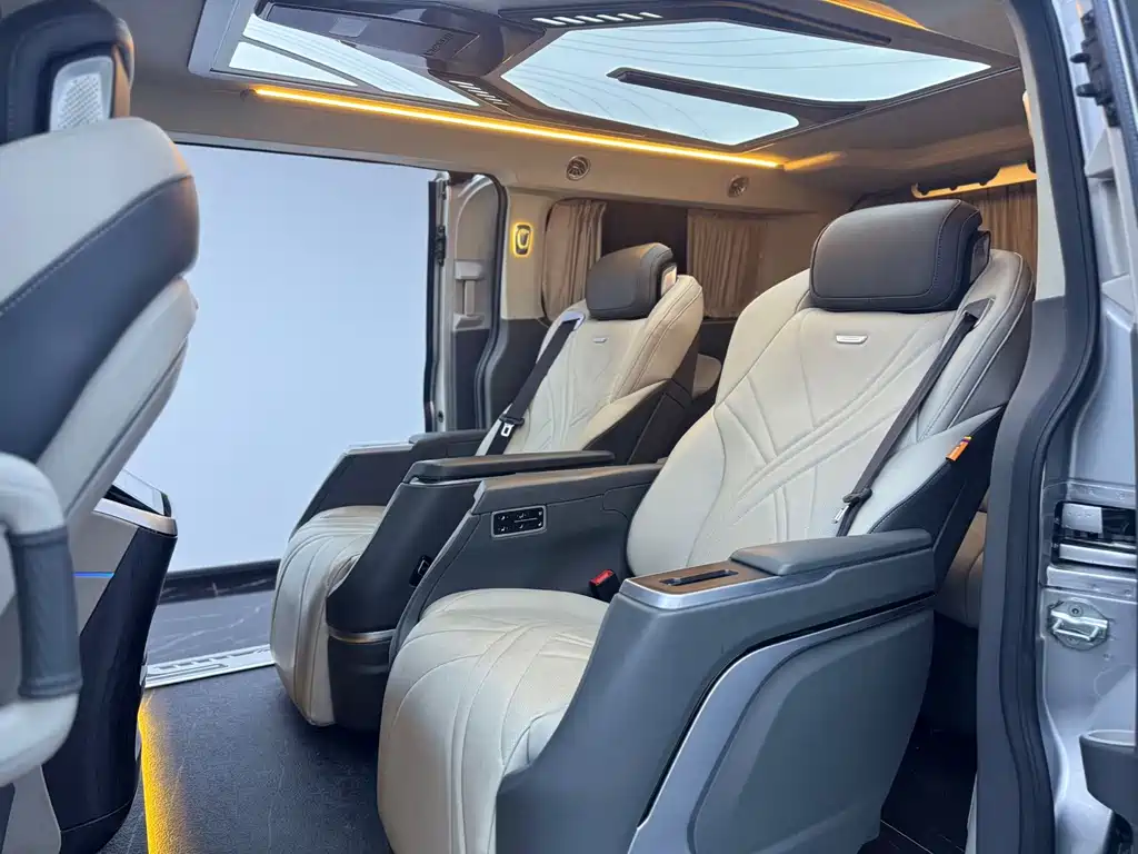 Ford Tourneo — фото 10