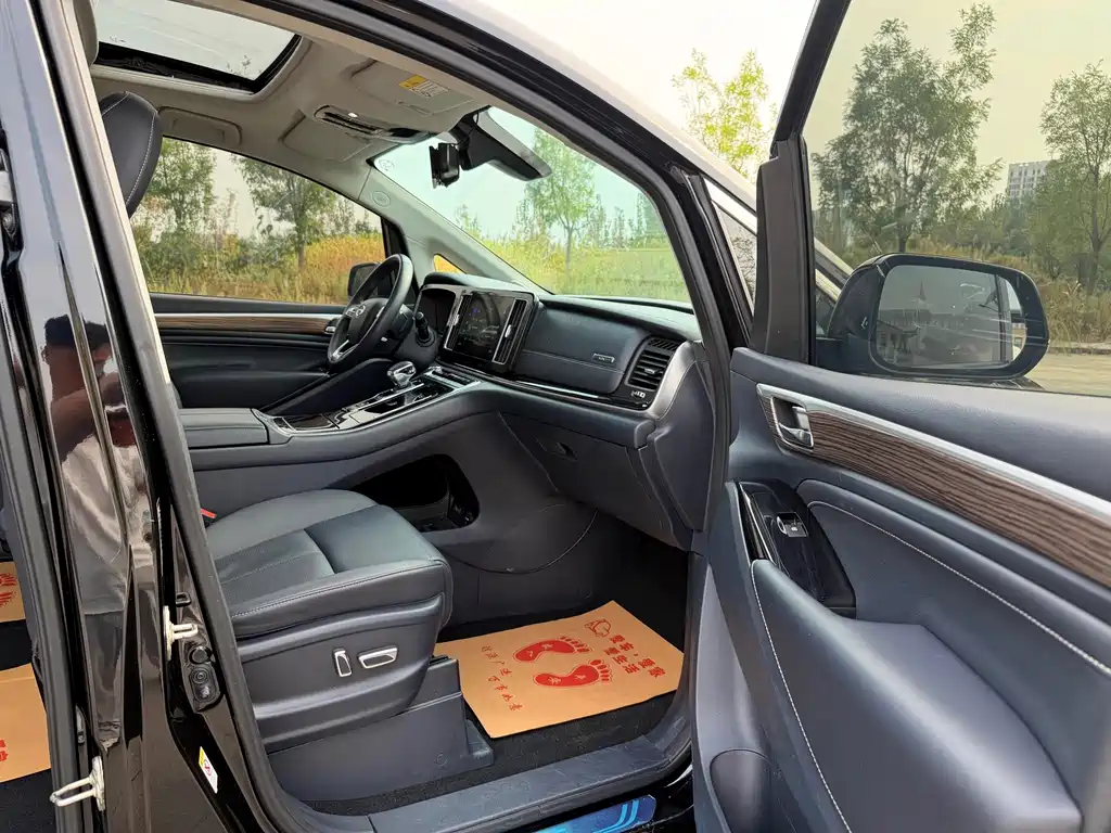 GAC Motor Trumpchi M8 — фото 10