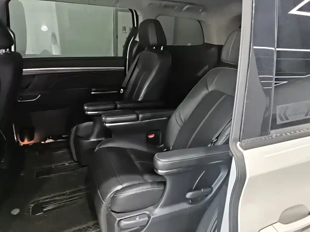 GAC Motor Trumpchi M8 — фото 17