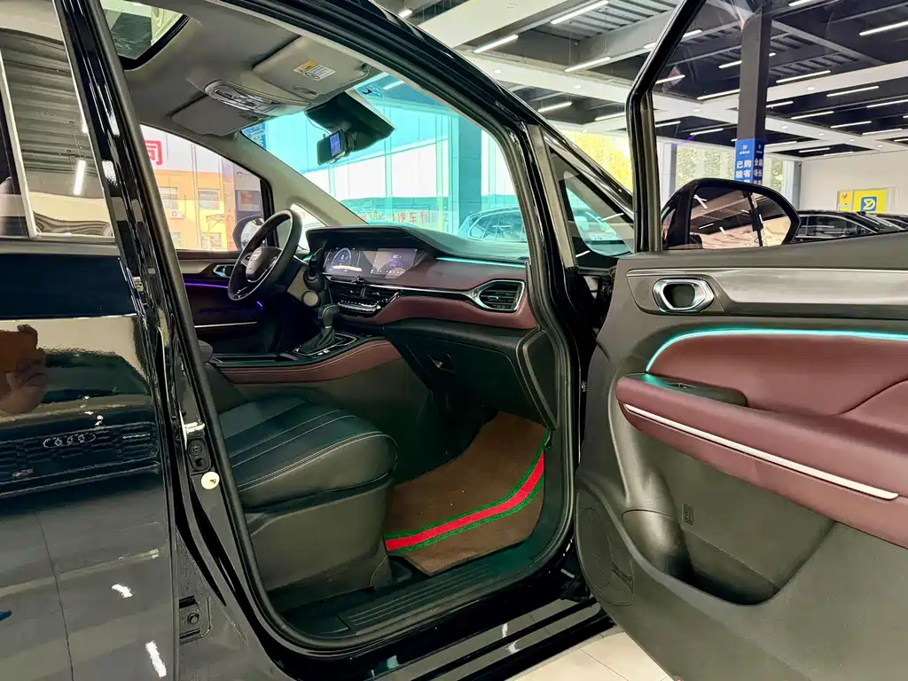 GAC Motor Trumpchi M6 — фото 8