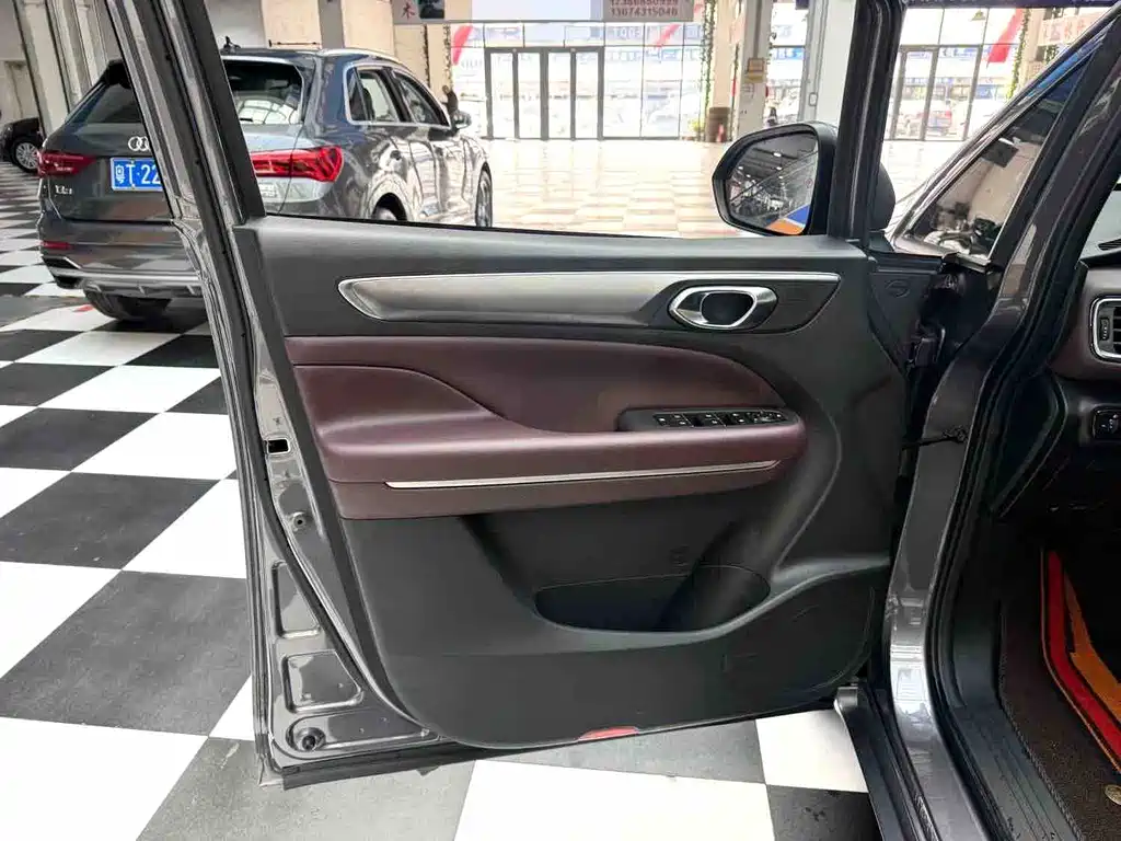 GAC Motor Trumpchi M6 — фото 6
