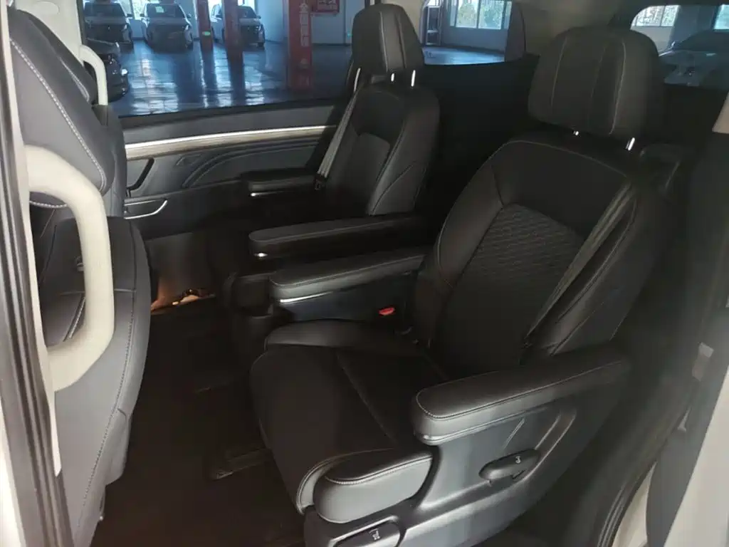 GAC Motor Trumpchi M8 — фото 17