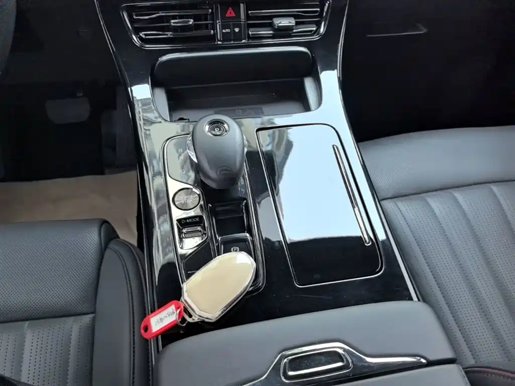 GAC Motor Trumpchi M8 — фото 14