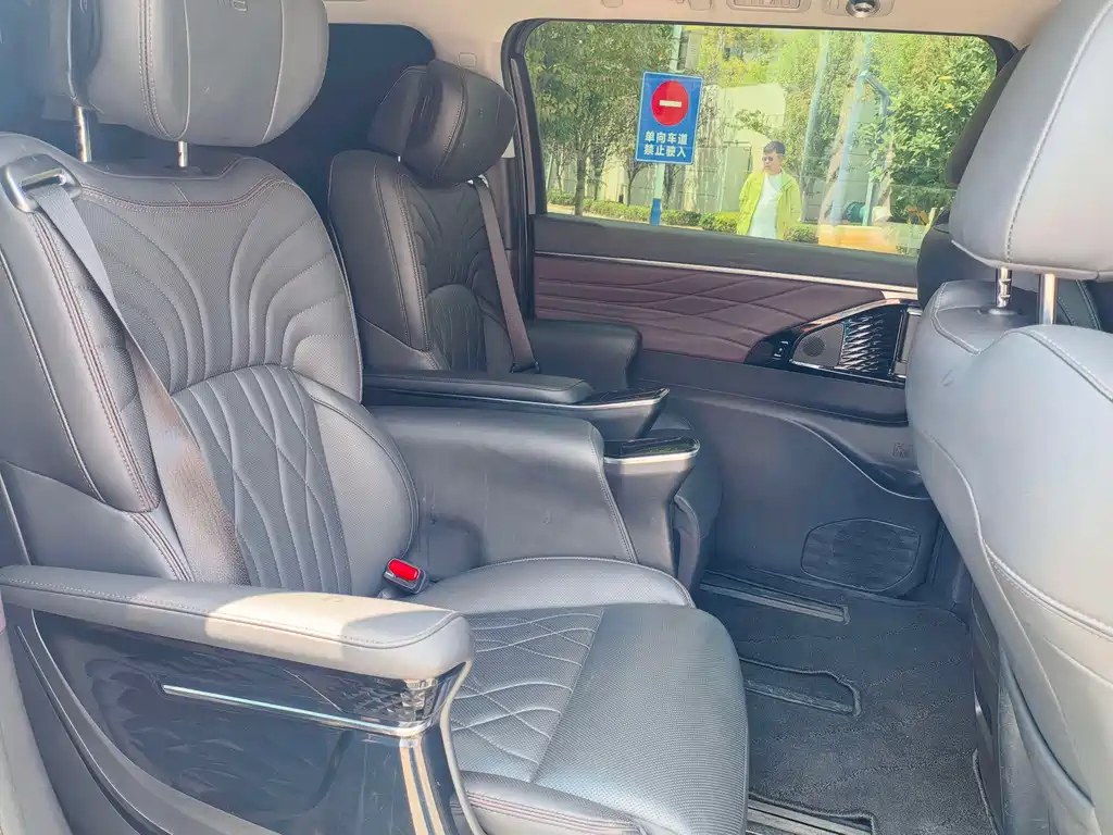 GAC Motor Trumpchi M8 — фото 10