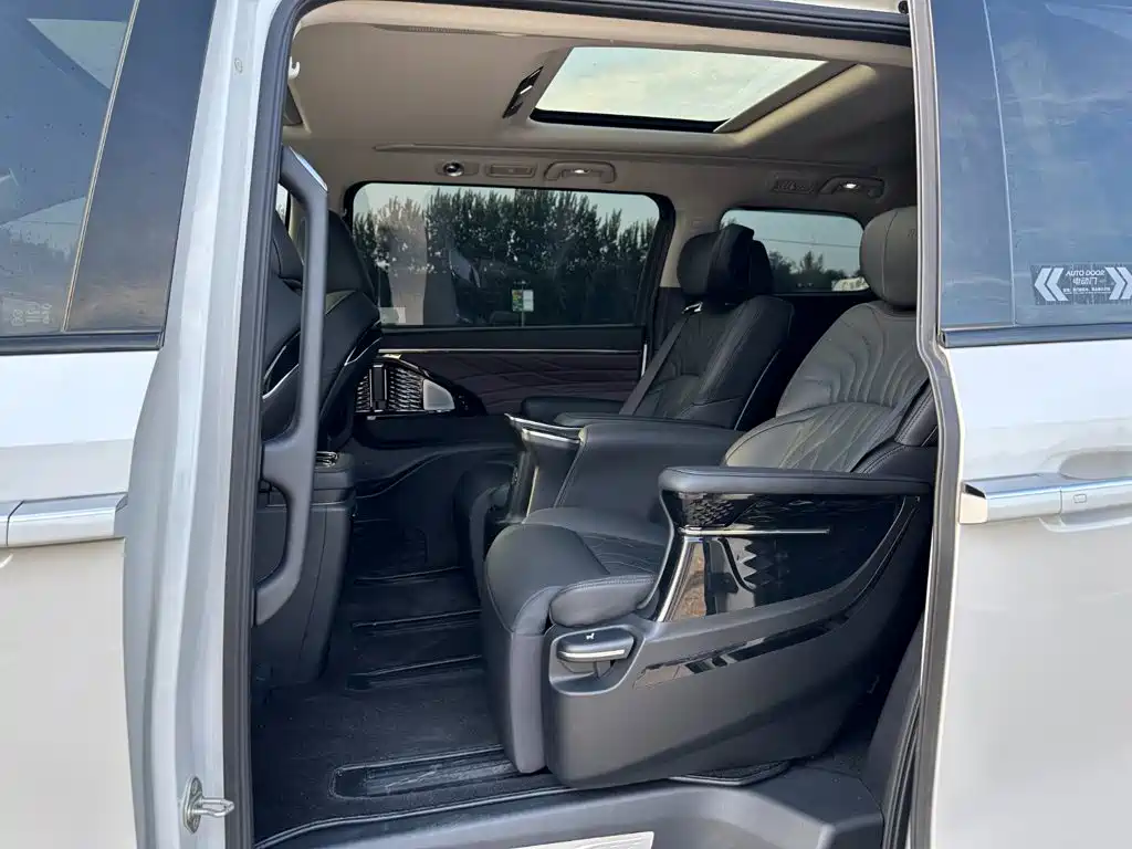 GAC Motor Trumpchi M8 — фото 11