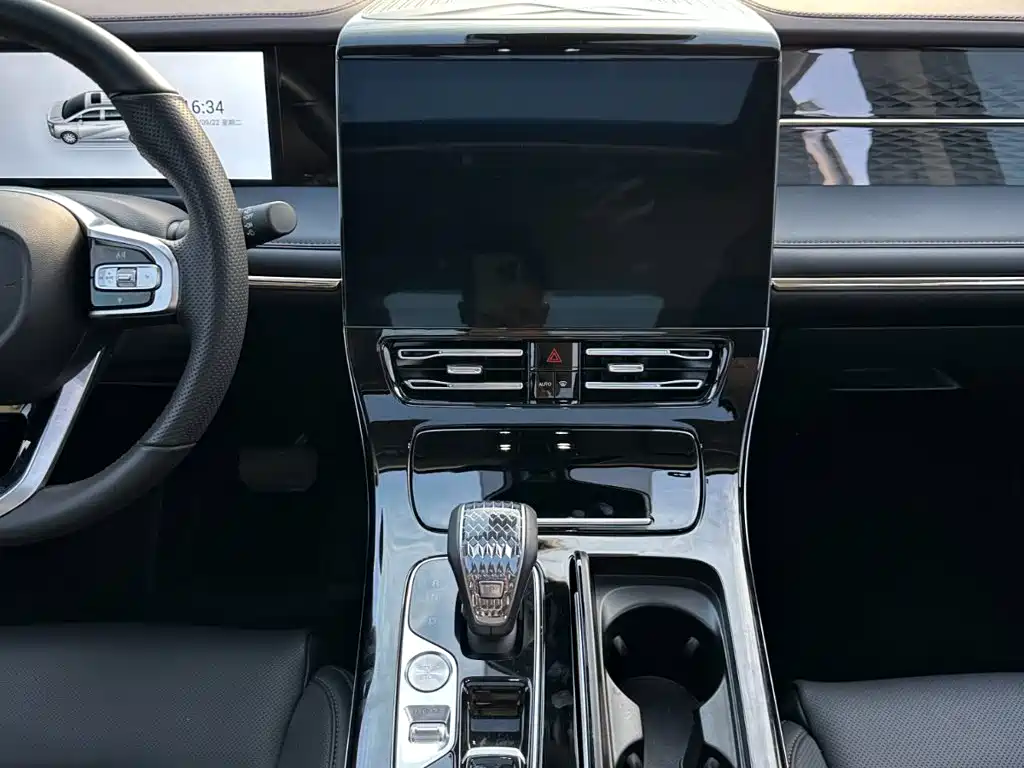 GAC Motor Trumpchi M8 — фото 24