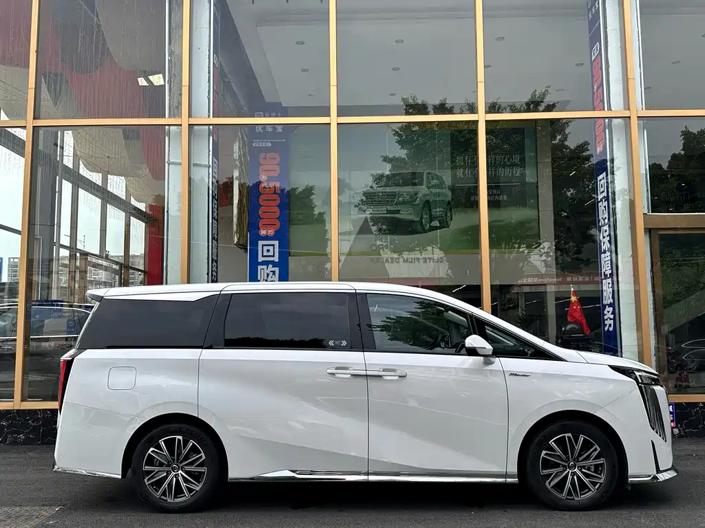 GAC Motor Trumpchi M8 — фото 14