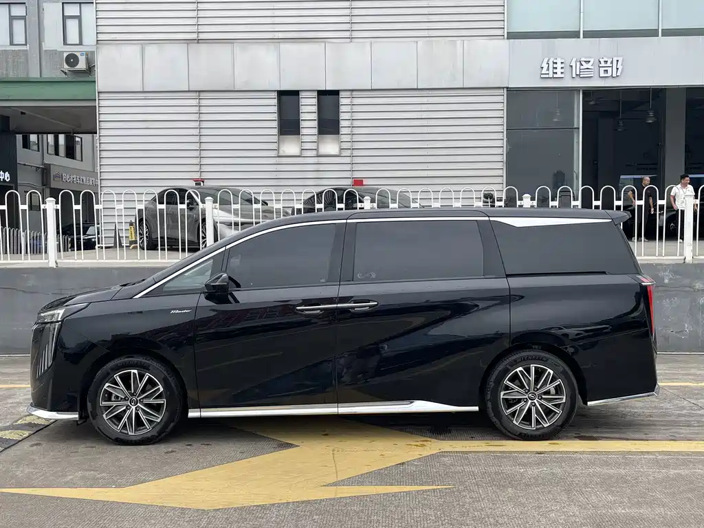 GAC Motor Trumpchi M8 — фото 15