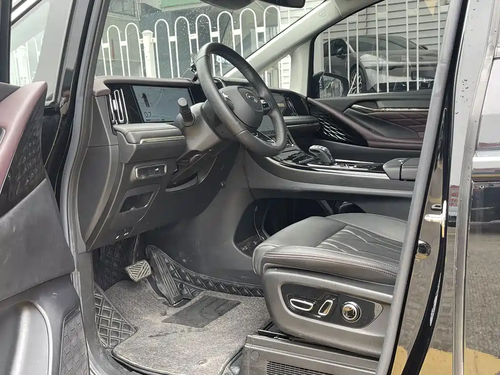 GAC Motor Trumpchi M8 — фото 10