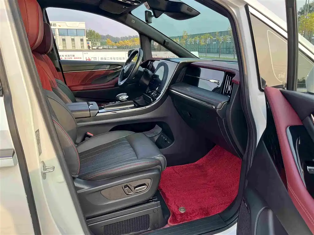 GAC Motor Trumpchi M8 — фото 35