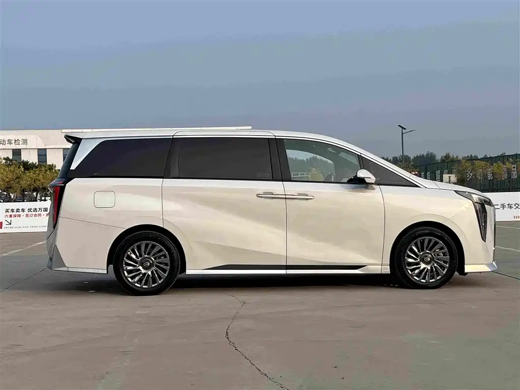 GAC Motor Trumpchi M8 — фото 40