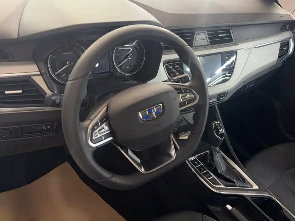 Geely Vision X3 — фото 11