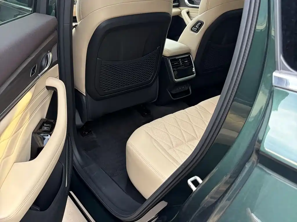 Geely Xingyue L — фото 15