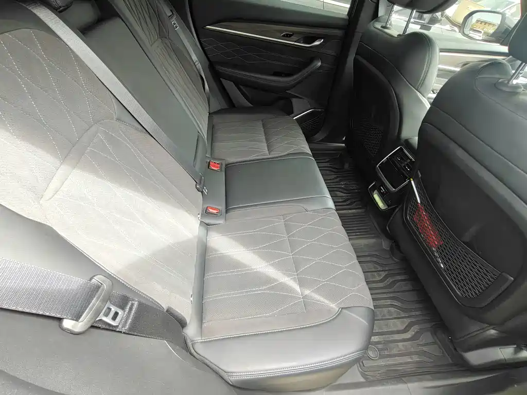 Geely Xingyue L — фото 10
