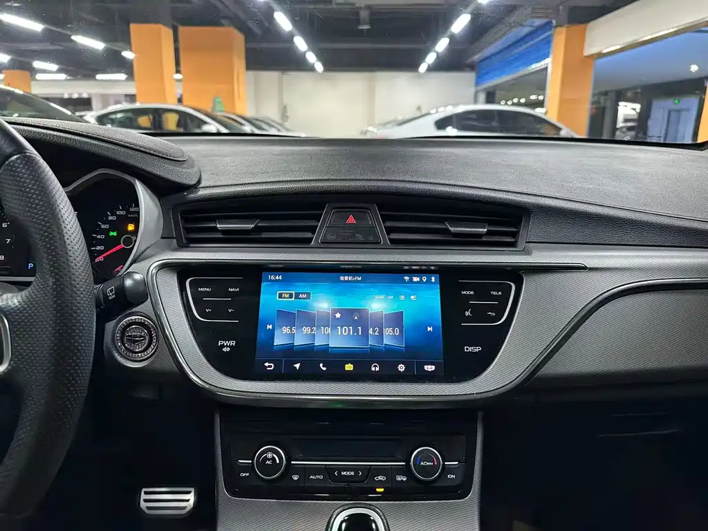 Geely Emgrand GS — фото 11
