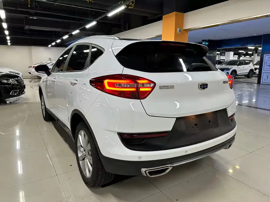 Geely Emgrand GS — фото 15